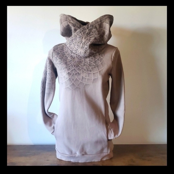 Plazmalab Tops - Plazmalab cream tan with black geometric festival hoody